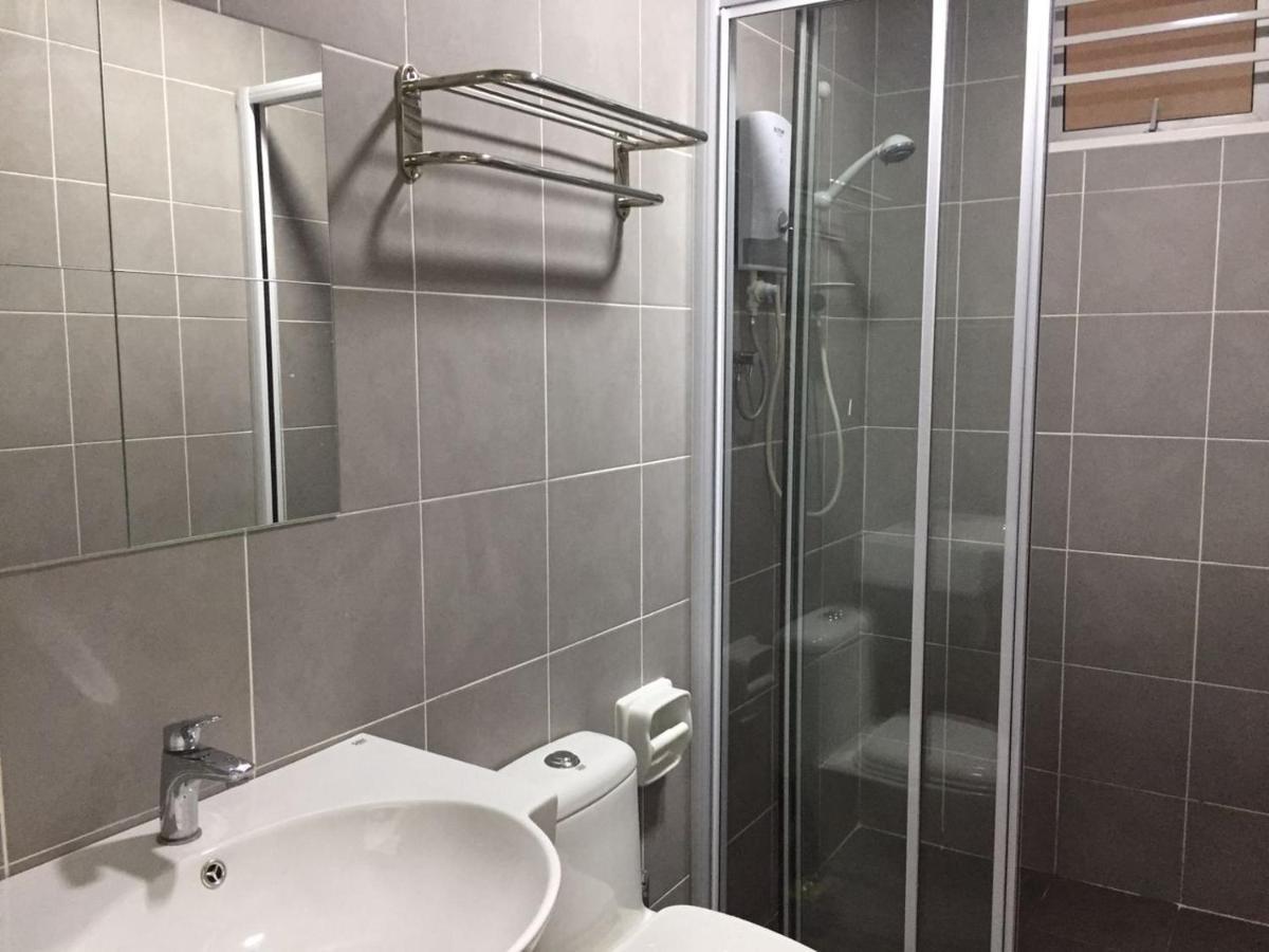 Del'S Guesthouse @ Southville Same Level With Pool Fits 8 Bangi Exteriér fotografie